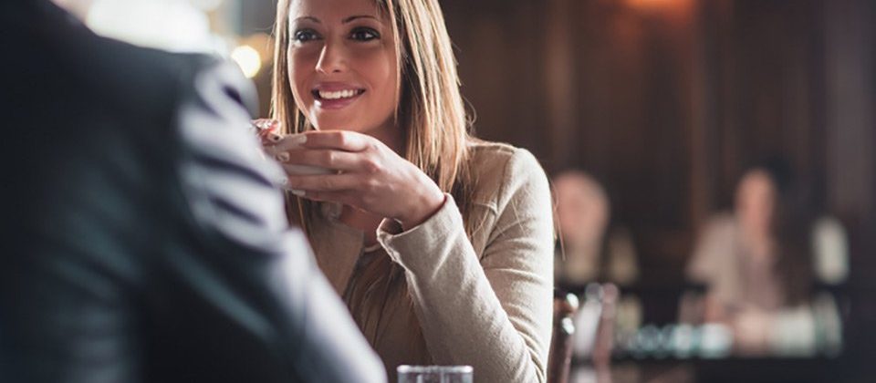 how to tell if a girl likes you, signs she likes you